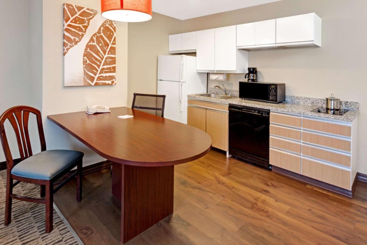 Mainstay Suites Detroit Farmington Hills Exteriör bild