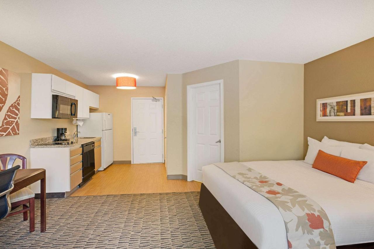 Mainstay Suites Detroit Farmington Hills Exteriör bild