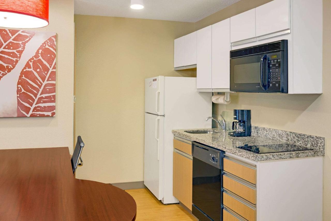 Mainstay Suites Detroit Farmington Hills Exteriör bild