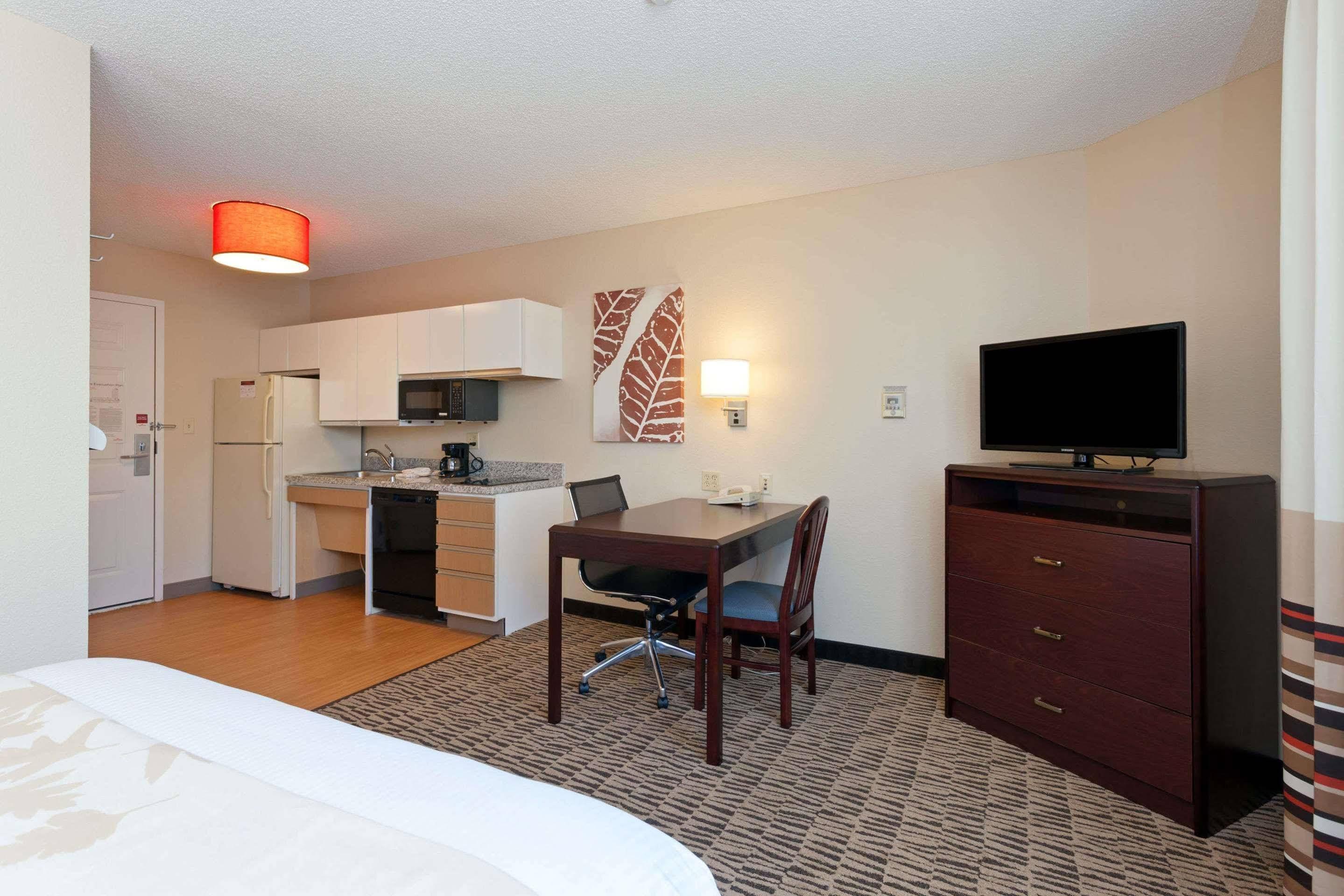 Mainstay Suites Detroit Farmington Hills Exteriör bild
