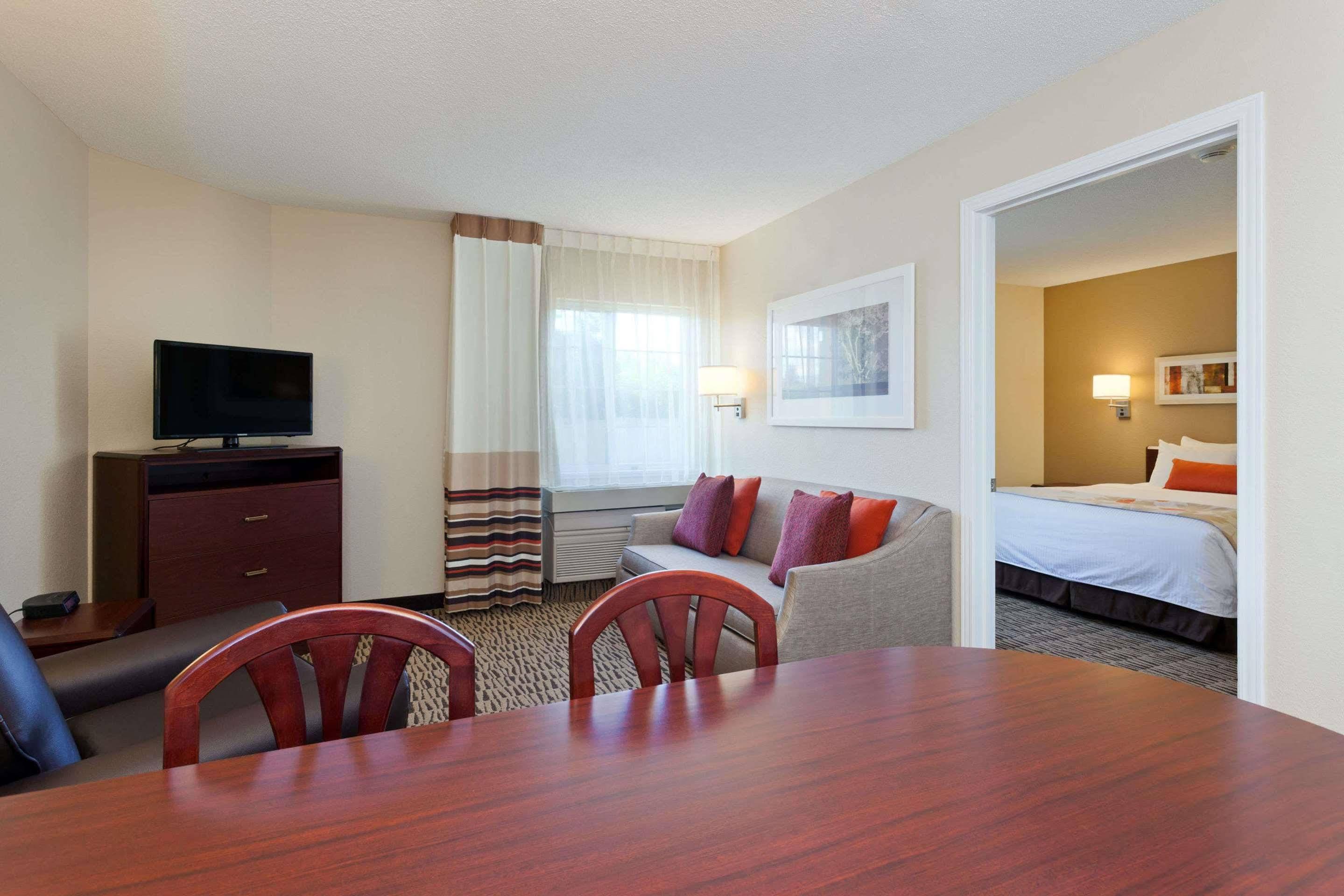 Mainstay Suites Detroit Farmington Hills Exteriör bild