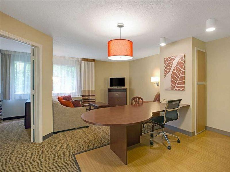Mainstay Suites Detroit Farmington Hills Exteriör bild